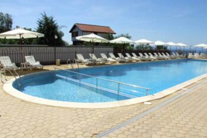 Pool 11 of 17