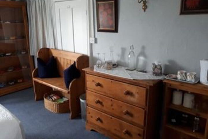 Room 12 of 16