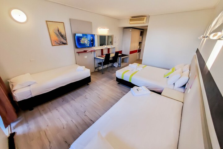 Room 48 of 100
