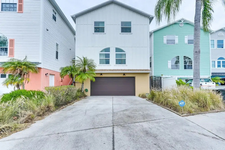 Photo of Family-friendly Holiday Townhome With Boat Dock!