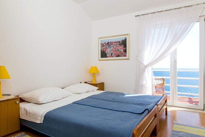 Room 2 of 59