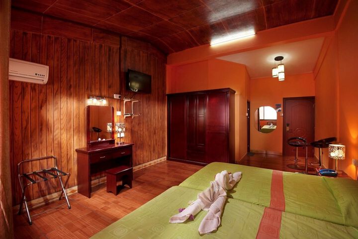 Room 7 of 33