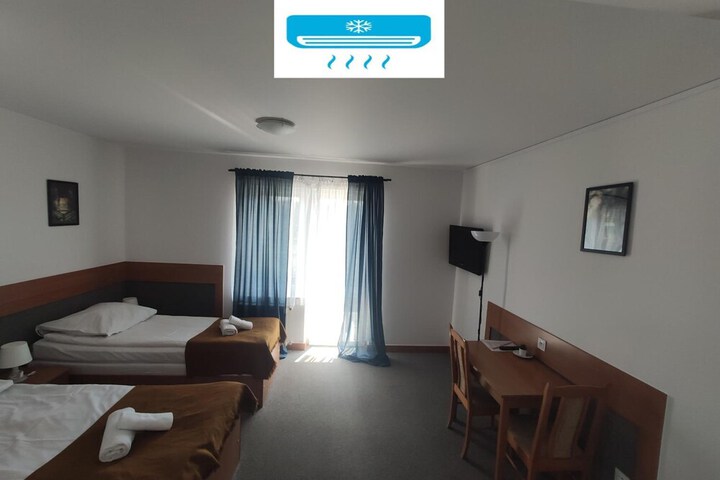 Room 16 of 40