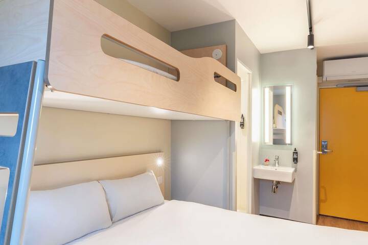 Room 7 of 33