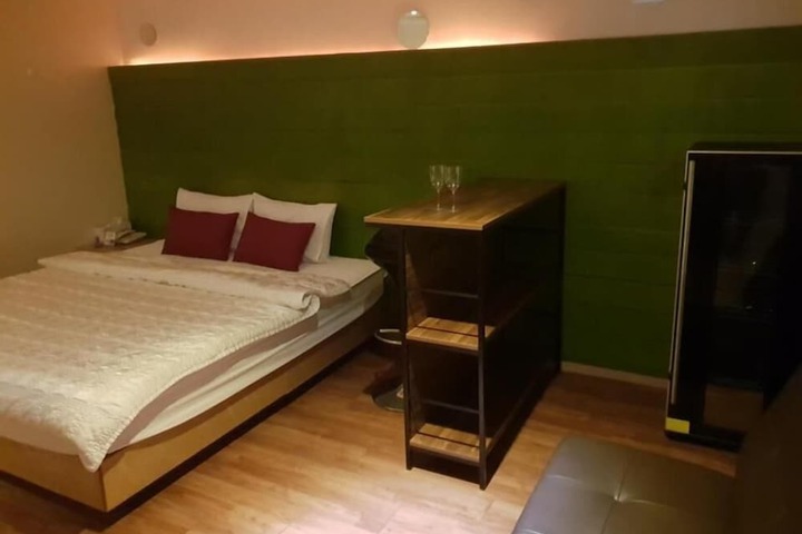 Room 15 of 39