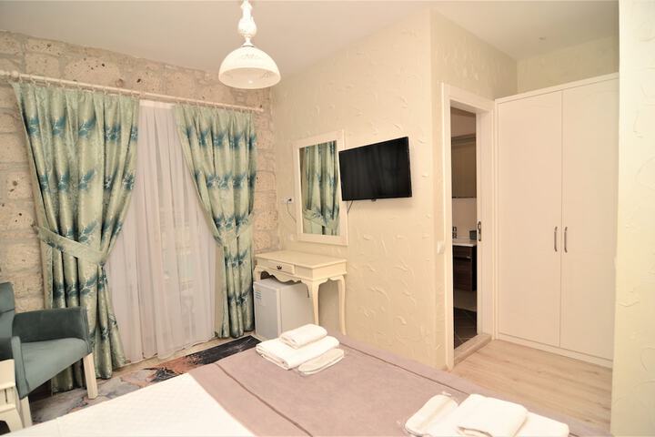 Room 27 of 132
