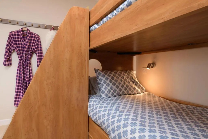 Room 2 of 3