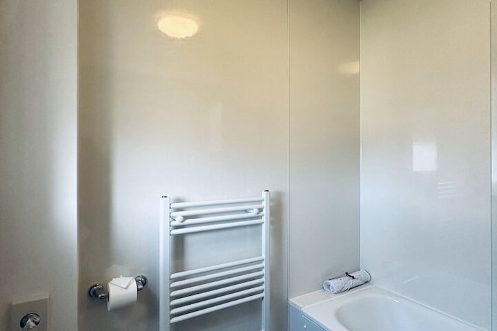 Room 4 of 61