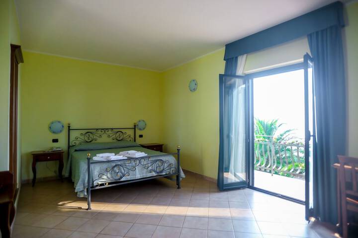 Room 7 of 35