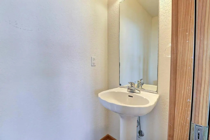 Room 8 of 19