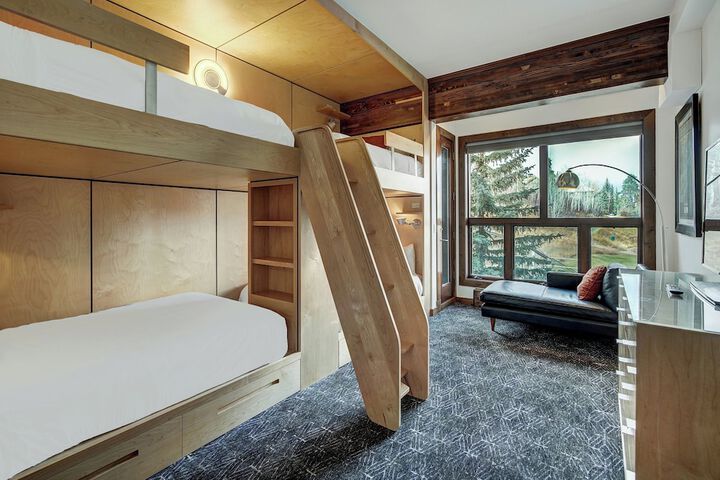Room 30 of 163
