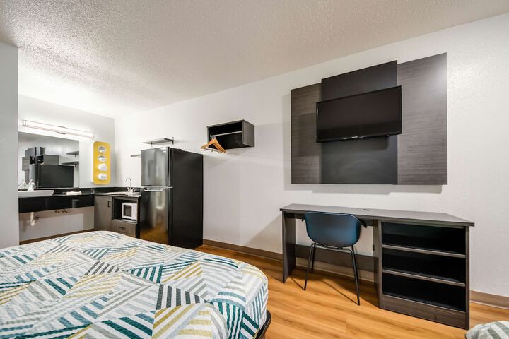 Room 8 of 28