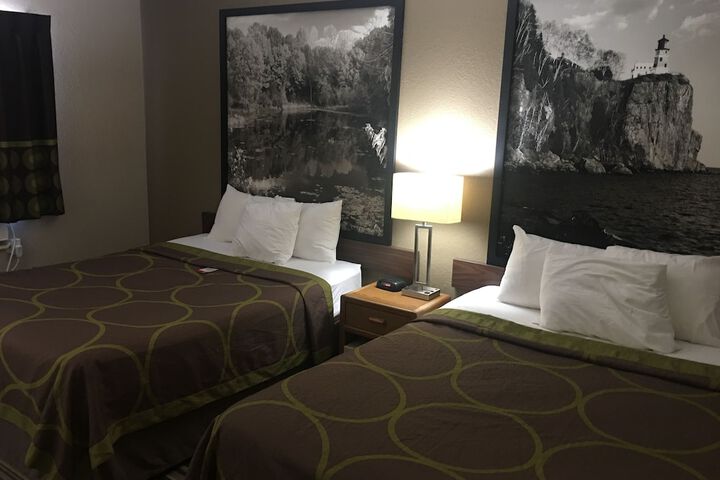 1 Queen Bed (9 of 23)