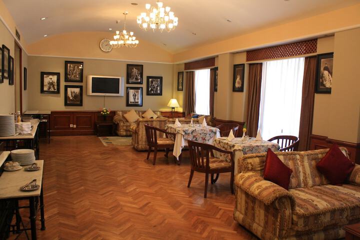 Lounge 120 of 133