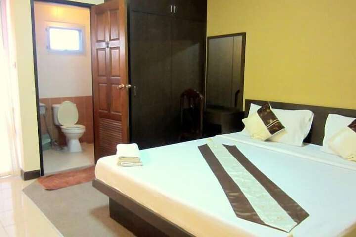 Room 4 of 13