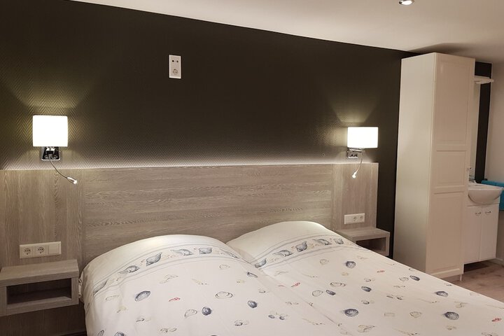 Room 6 of 63