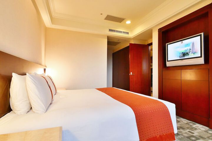 Room 33 of 122