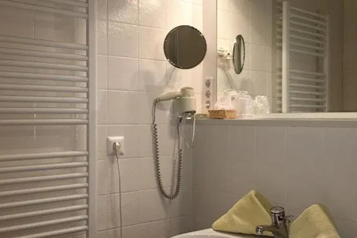 Room 7 of 22