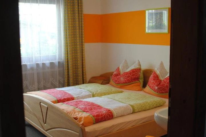 Room 2 of 7