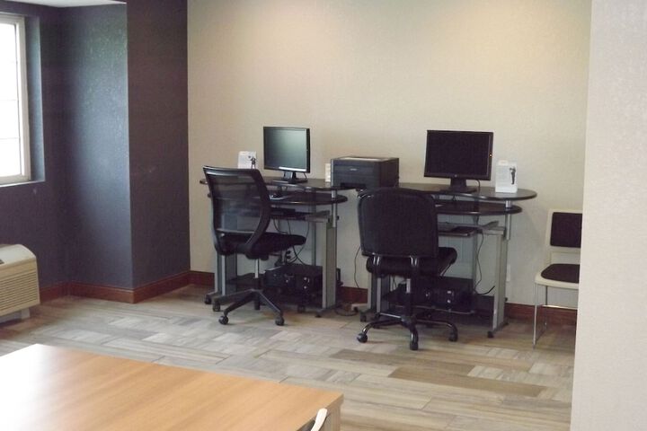 Business Center 39 of 44