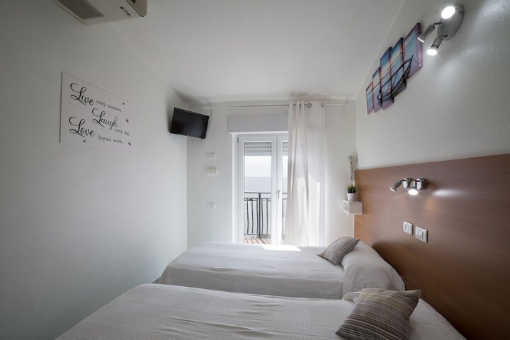 Room 25 of 36