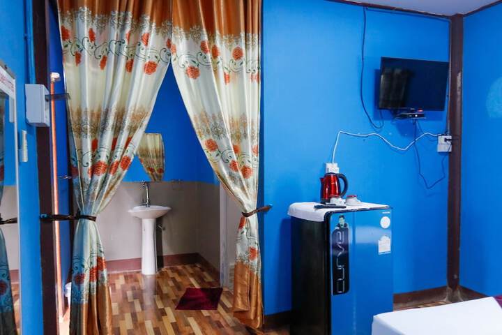 Room 6 of 9