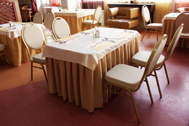 Dining 51 of 64