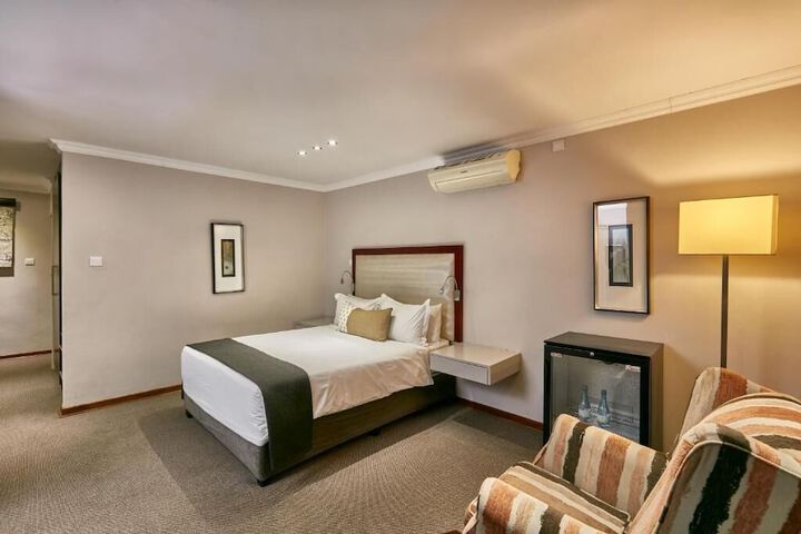 Room 15 of 33