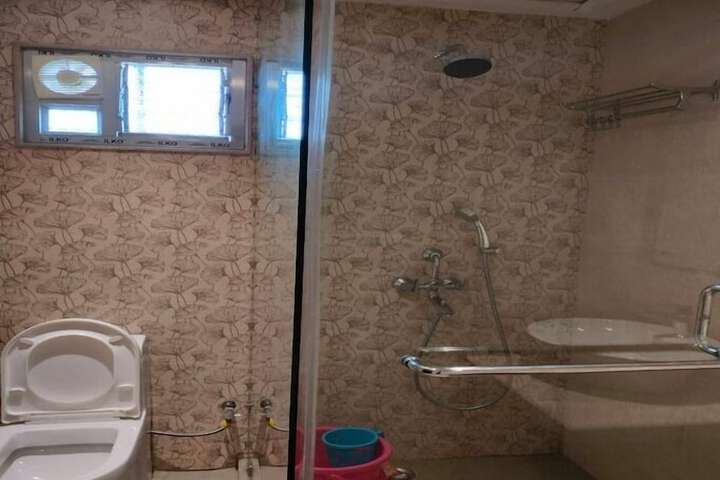 Room 14 of 18