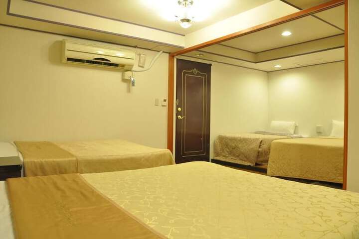 Room 17 of 35