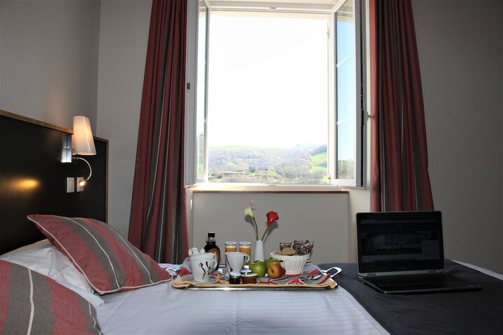 Room 10 of 48