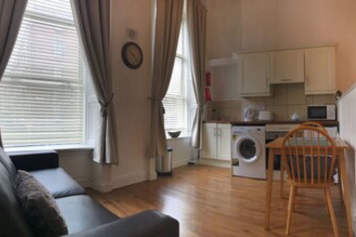 Room 5 of 7