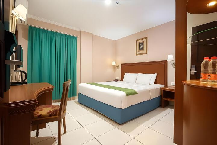Room 8 of 12
