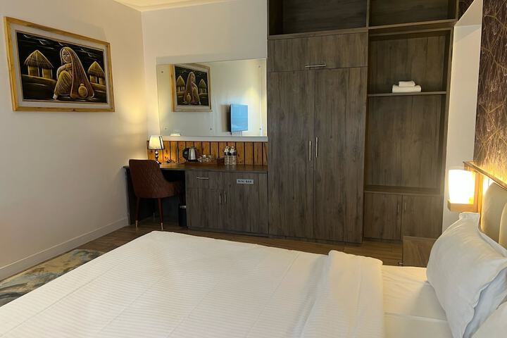 Room 9 of 40