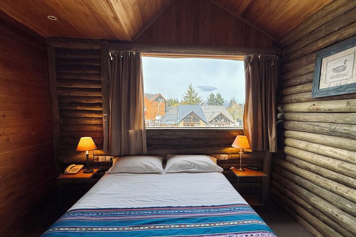 Room 5 of 9