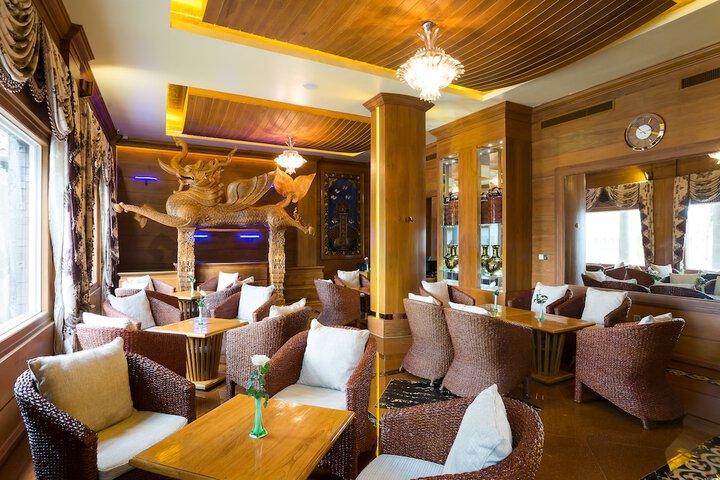 Lounge 168 of 181