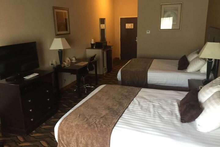 2 Queen Beds High Speed Microwave, Refrigerator, Coffee Maker, Hair, Iron Brd Full Breakfast (3 of 3)