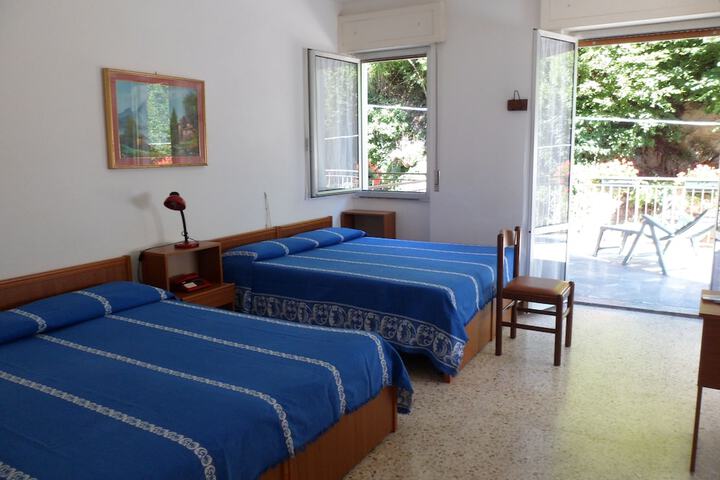 Room 4 of 42