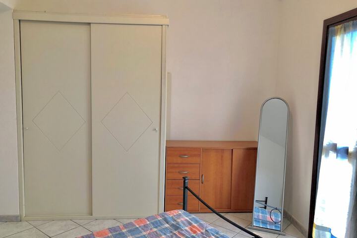 Room 6 of 50