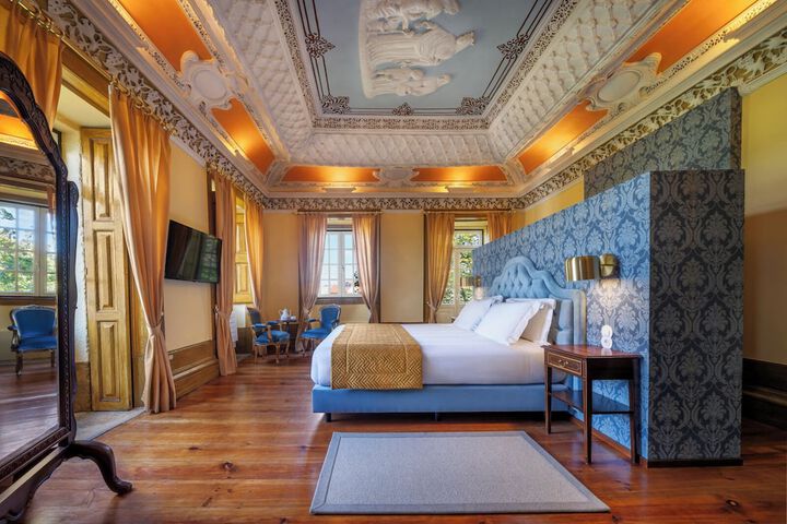 Room 5 of 16
