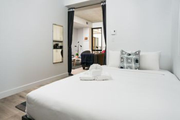 Room 8 of 19