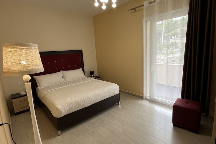 Room 7 of 121