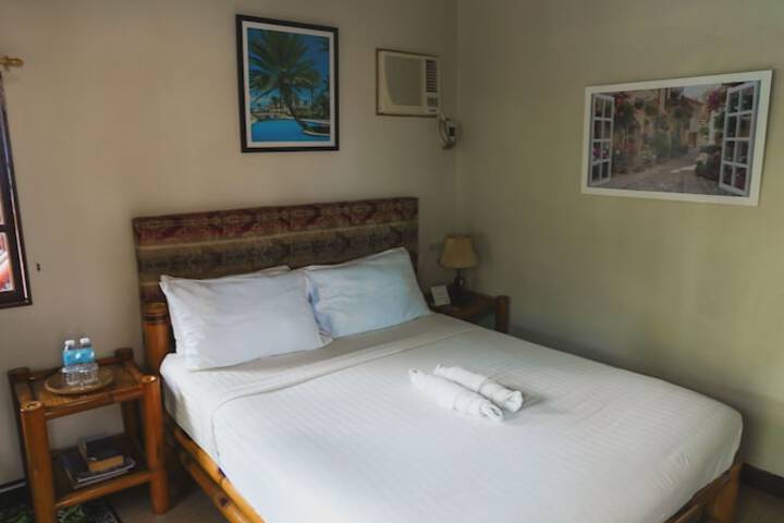 Room 8 of 80