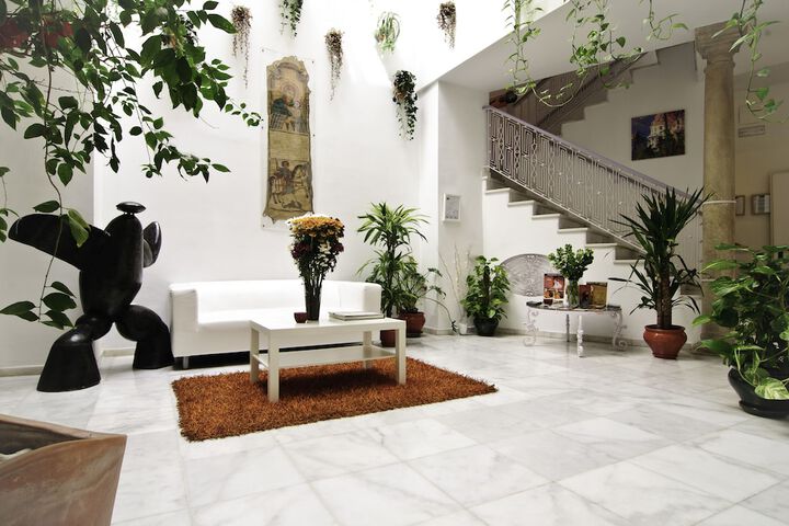 Entrance & Lobby