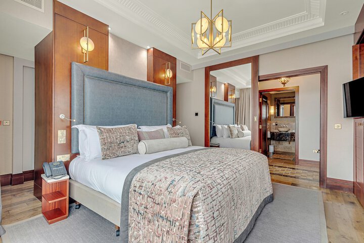 Room 15 of 74