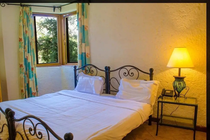 Room 2 of 13