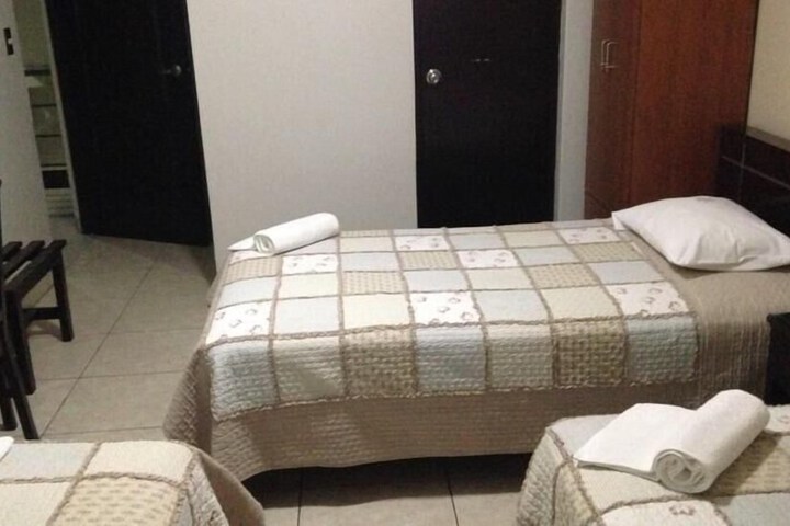 Room 10 of 33