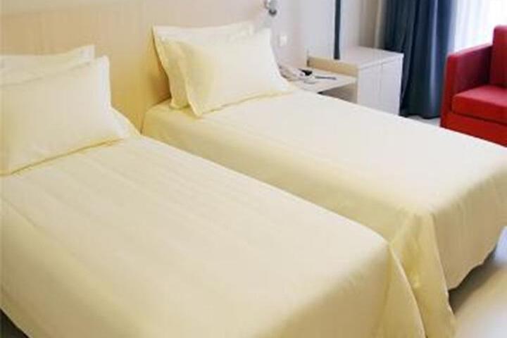 Room 3 of 11