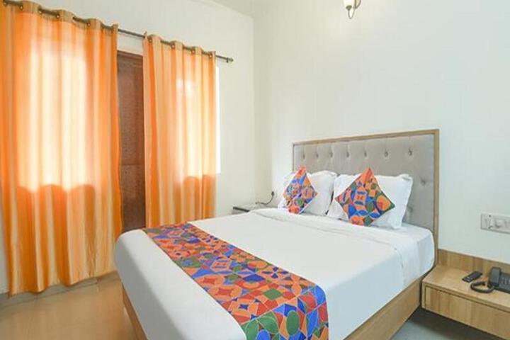 FabExpress De Classio With Pool - Nr. Candolim Beach