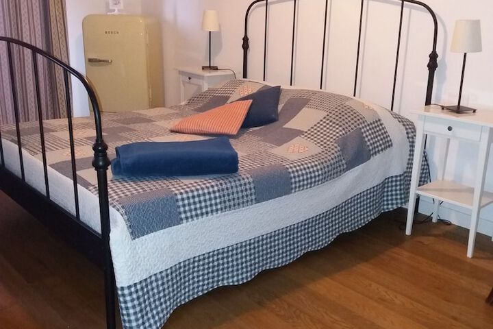 Room 12 of 16